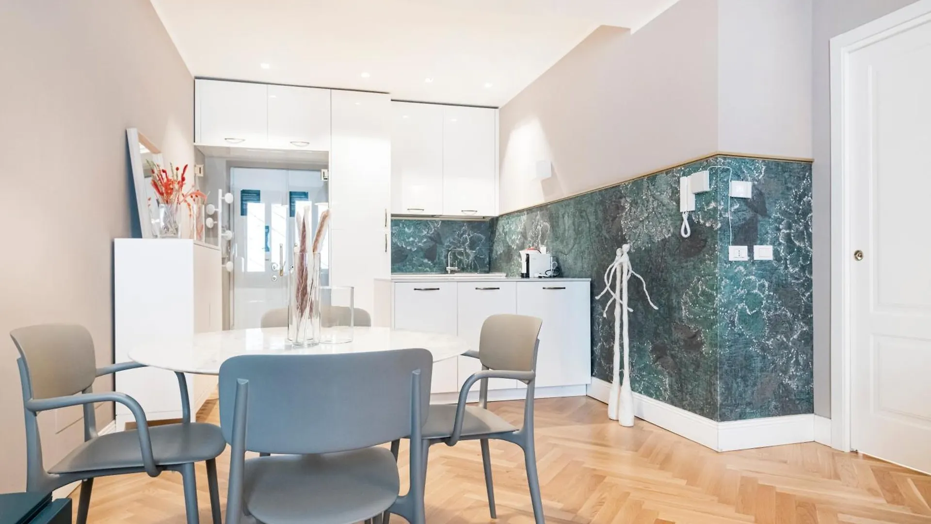 Beautiful And Spacious House In Corso Como By Easylife Milan Italy