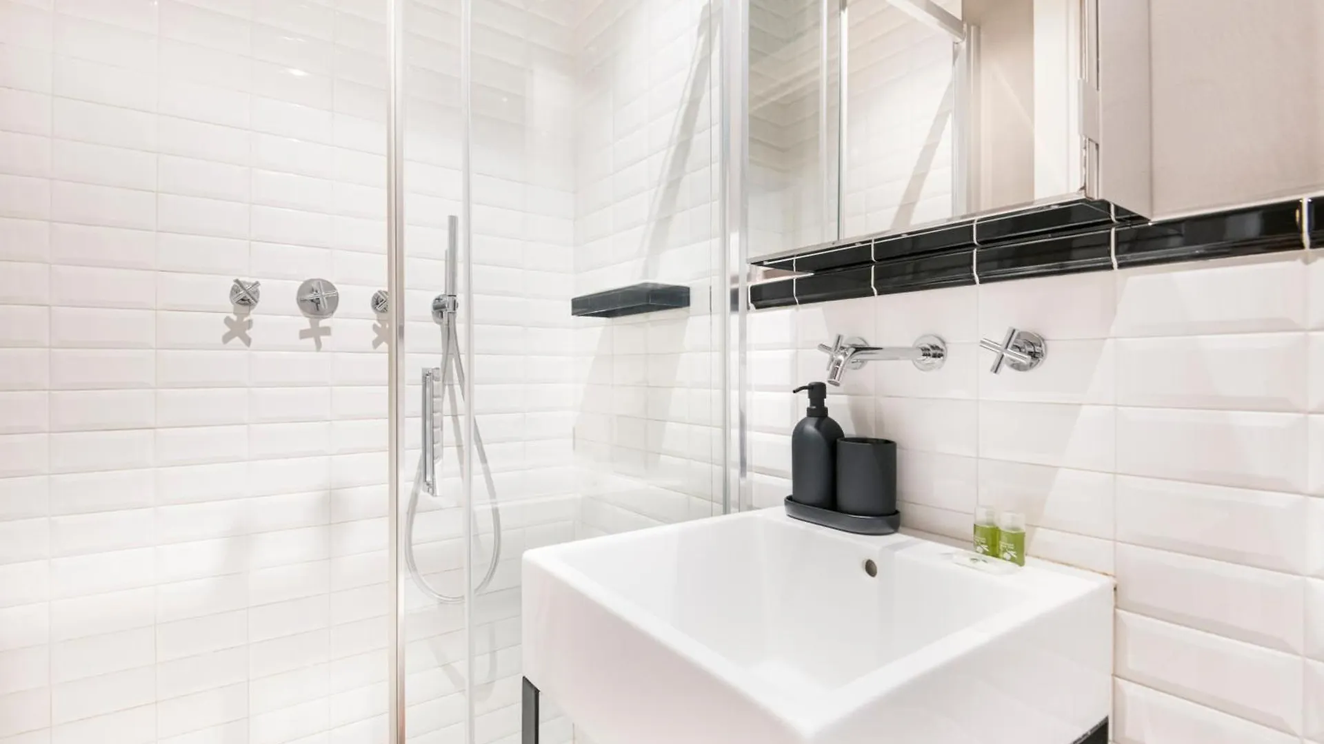 Beautiful And Spacious House In Corso Como By Easylife Milan