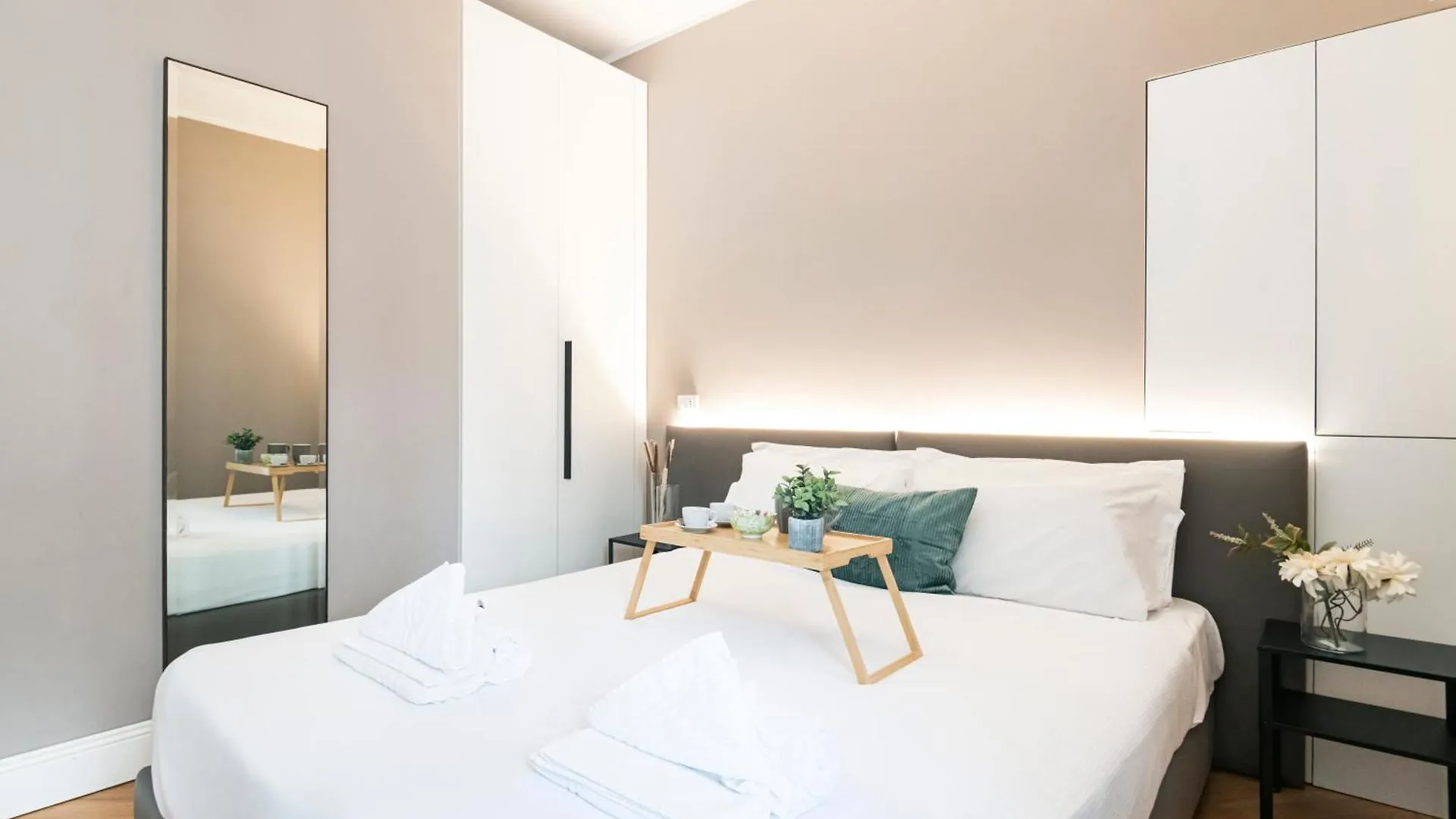 Beautiful And Spacious House In Corso Como By Easylife Milan