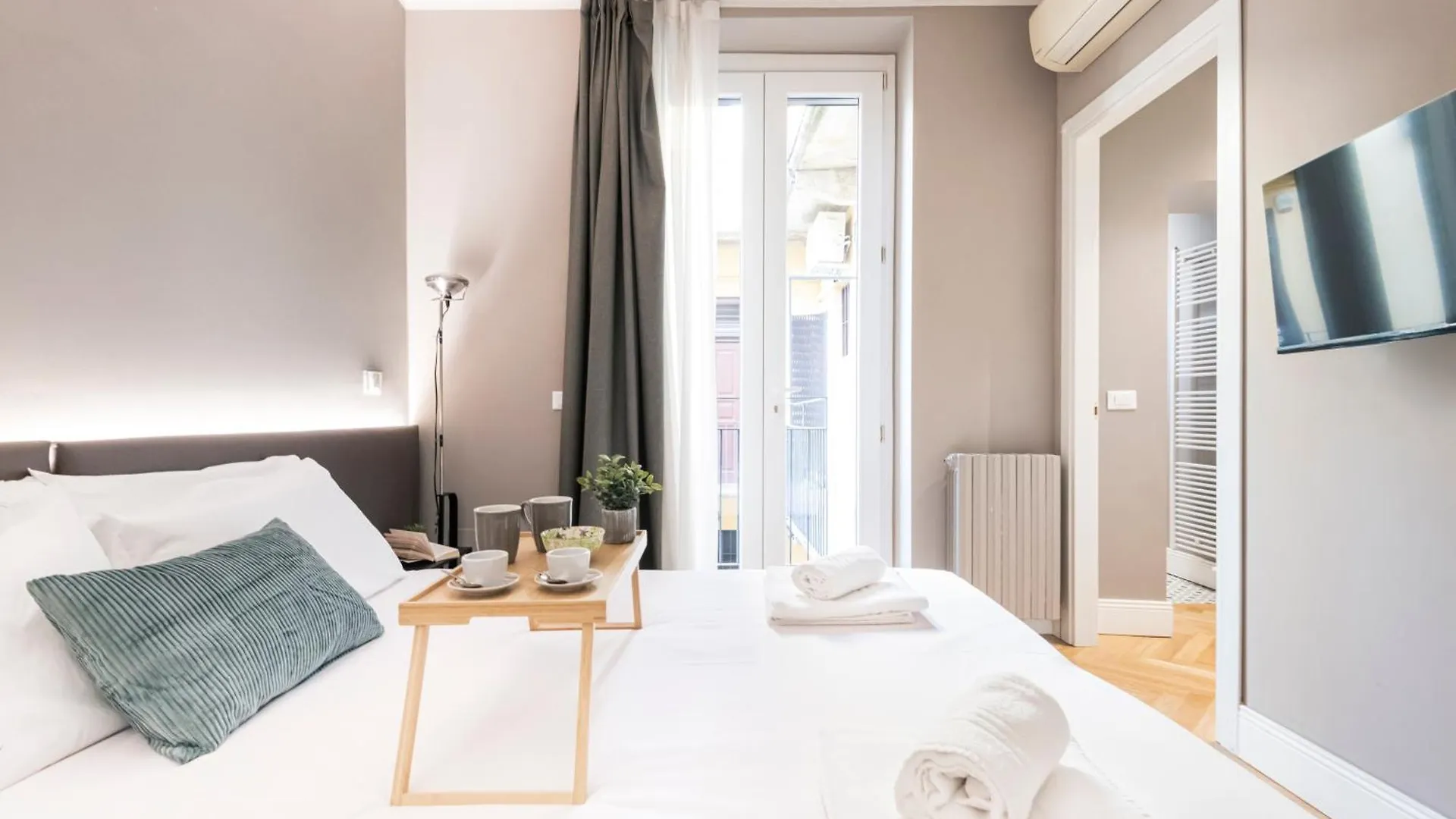 Beautiful And Spacious House In Corso Como By Easylife location