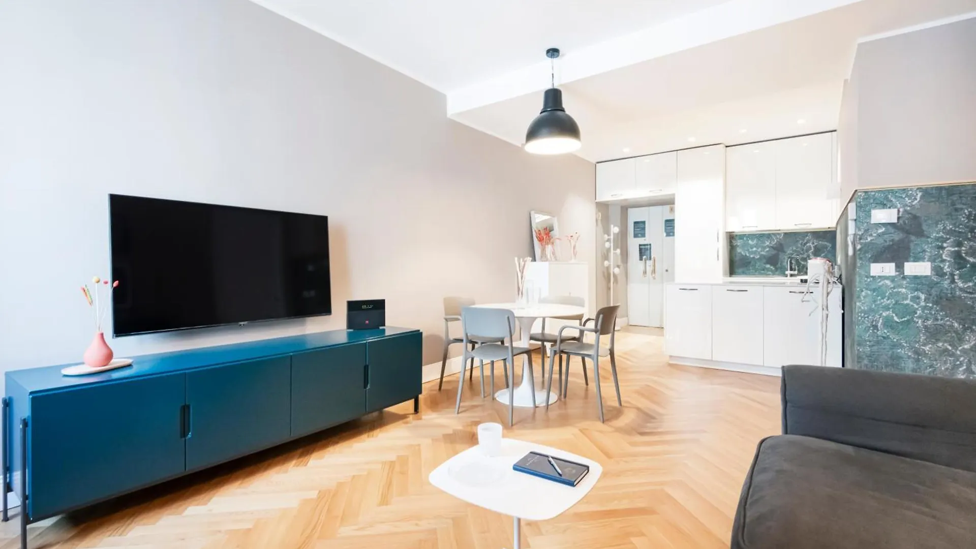 Beautiful And Spacious House In Corso Como By Easylife Milan